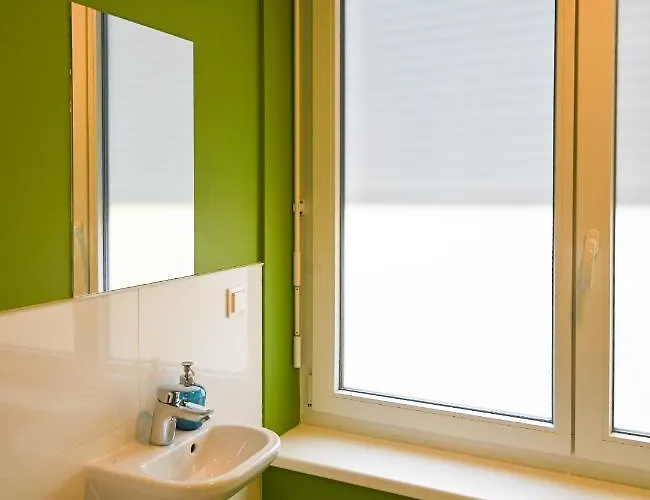 Rooftop For 6, Air Conditioning, Rooftop Terrace, Metro U3 *