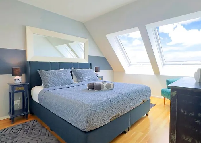 Rooftop For 6, Air Conditioning, Rooftop Terrace, Metro U3 *