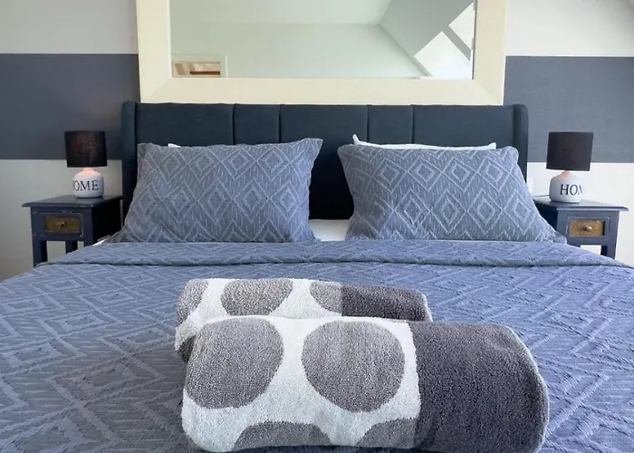 Rooftop For 6, Air Conditioning, Rooftop Terrace, Metro U3 Apartment *