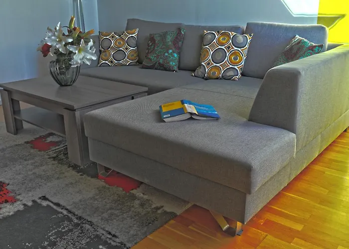 Rooftop For 6, Air Conditioning, Rooftop Terrace, Metro U3 *
