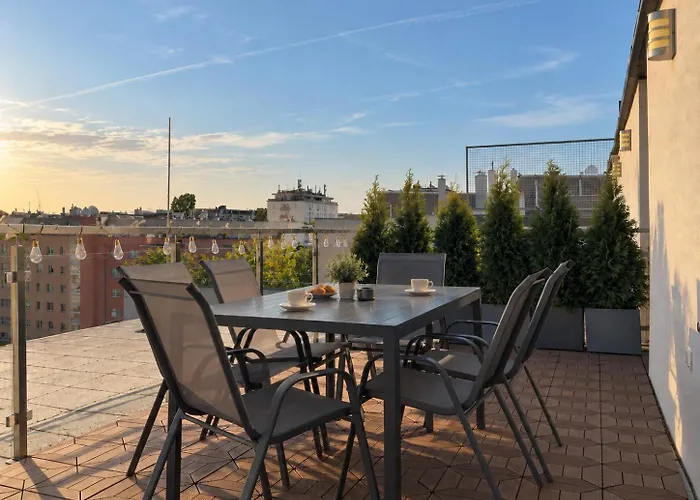 Rooftop For 6, Air Conditioning, Rooftop Terrace, Metro U3 Apartment *