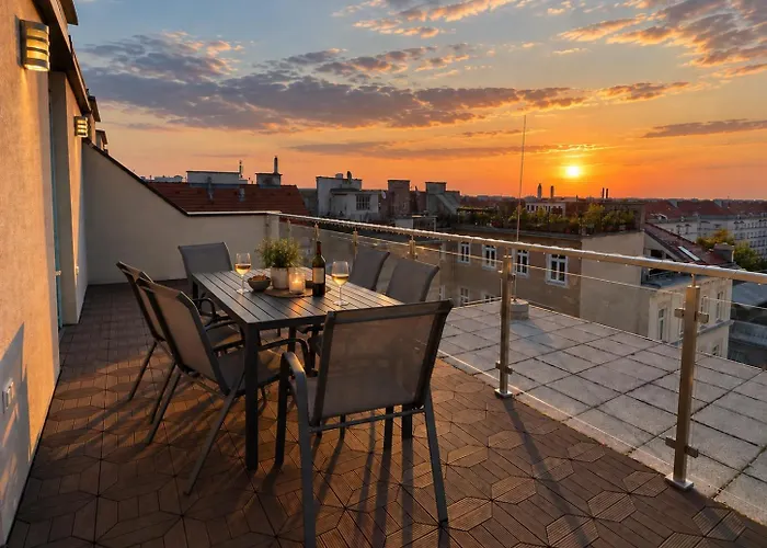 Rooftop For 6, Air Conditioning, Rooftop Terrace, Metro U3 Apartment